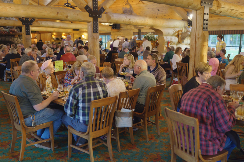 Night for Wildlife guests enjoying dinner at the Whitetail Inn